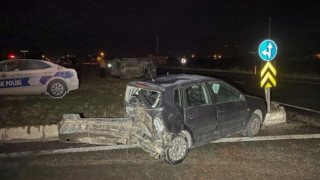 Elazığ'da otomobil ile hafif ticari aracın çarpıştığı kazada 4 kişi yaralandı