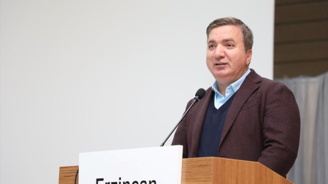 Erzincan'da Valilik girişimiyle üniversite öğrencilerine geri ödemesiz burs desteği