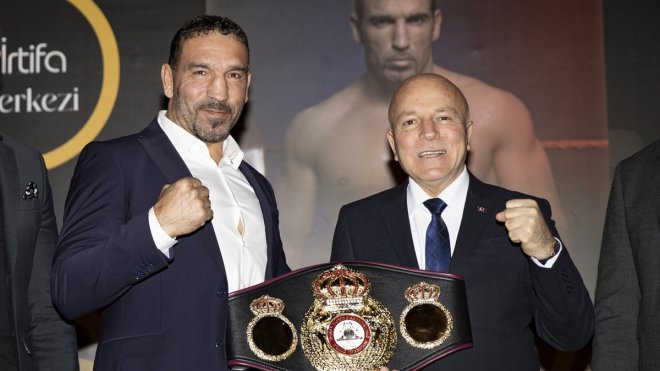 ERZURUM - Dünya Ağır Sıklet Boks Şampiyonu Arslan, kamp yaptığı Erzurum