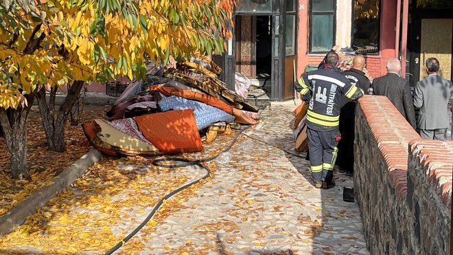 Erzurum'da kursta çıkan yangında dumandan etkilenen 6 öğrenci tedaviye alındı
