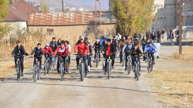 Hakkarili kayak antrenörü, milli takıma sporcular yetiştiriyor1
