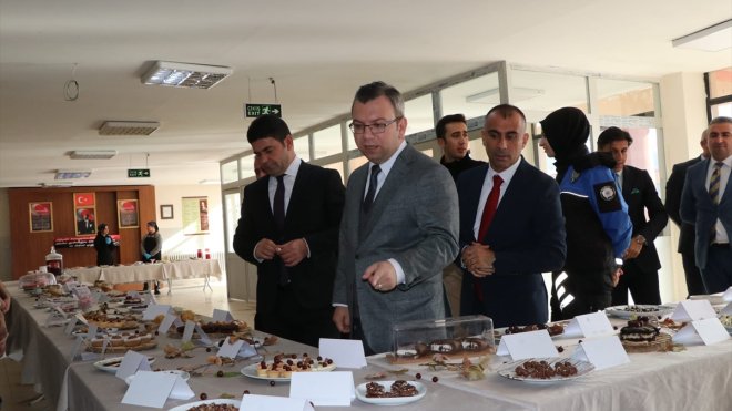 Hakkarili öğrenciler alıç meyvesinden çeşitli yiyecekler hazırladı1