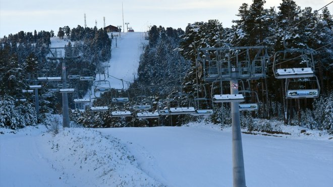 KARS - Kristal kar üzerinde kayak yapılan Cıbıltepe, sezonu erken açmayı hedefliyor1
