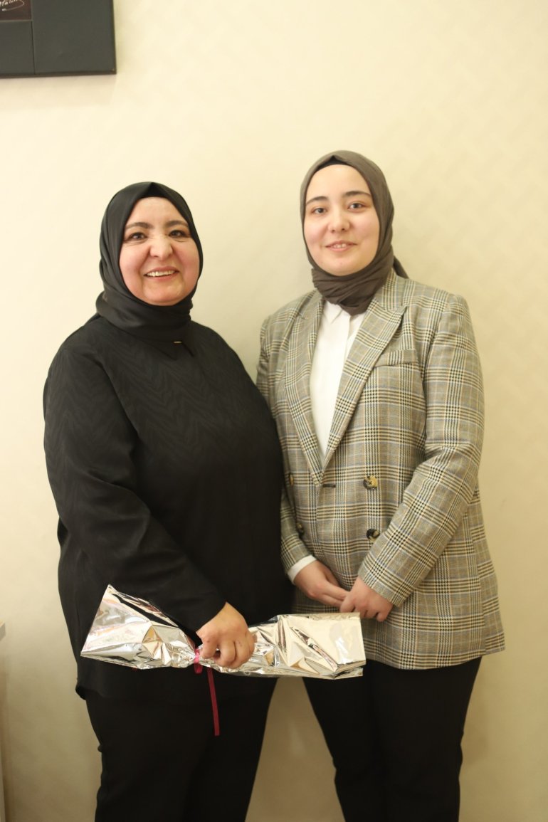 Koroya giren anneden kızına unutulmayacak Öğretmenler Günü sürprizi2