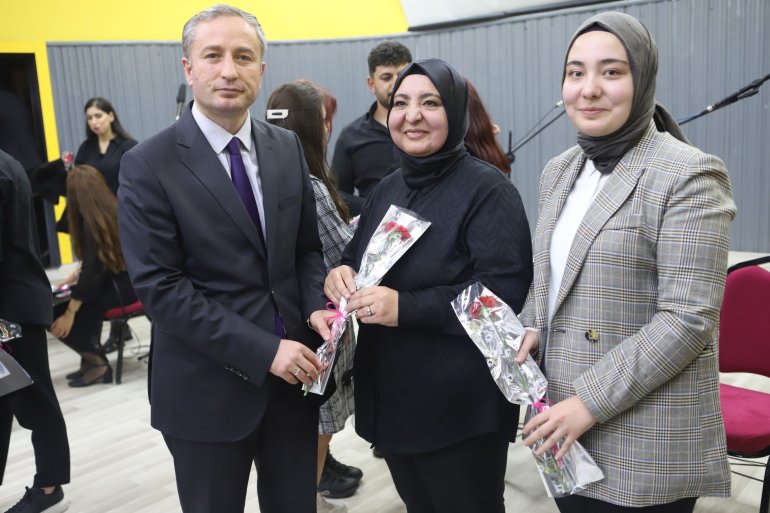 Koroya giren anneden kızına unutulmayacak Öğretmenler Günü sürprizi3