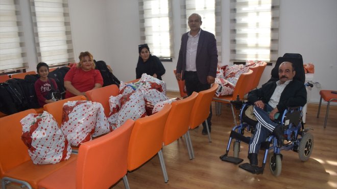 Malatya'da engellilere gıda ve kışlık giysi desteği