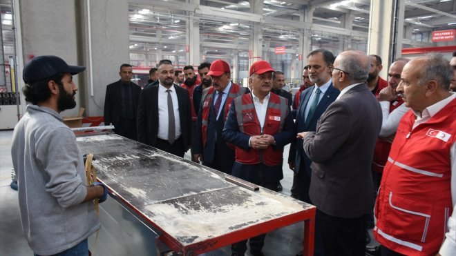 MALATYA - Türk Kızılay Genel Müdürü İbrahim Altan, Yapı Sistem Fabrikasını inceledi1