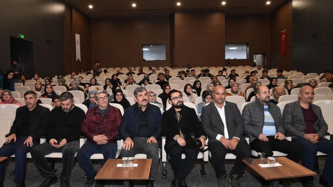 Muş'ta "1. Kitap Günleri Fuarı" sürüyor