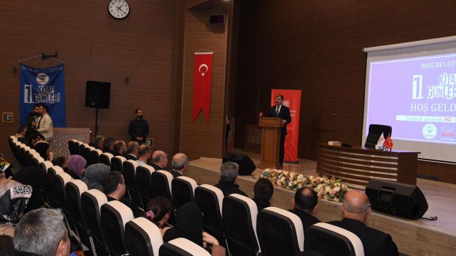 Muş'ta "1. Kitap Günleri Fuarı" sürüyor