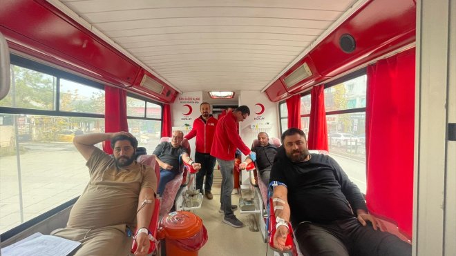 Muş'ta gazeteciler kan bağışında bulundu