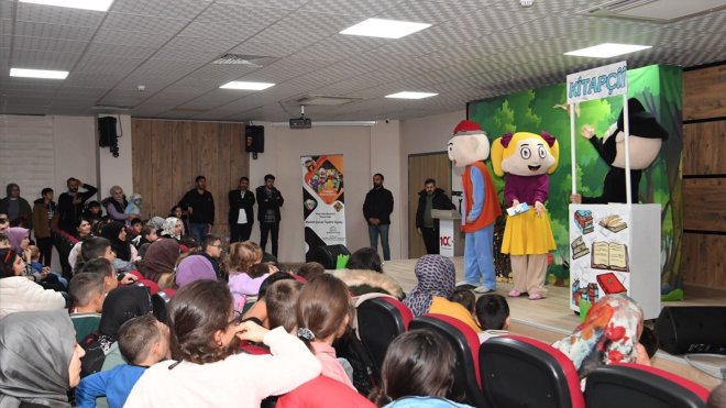 Muş'ta "Keloğlan Korsana Karşı" adlı tiyatro oyunu sahnelendi