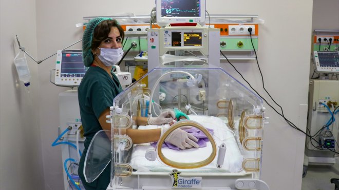 Van'da 24 haftalıkken dünyaya gelen 500 gramlık bebek sağlık çalışanlarının çabasıyla büyüyor