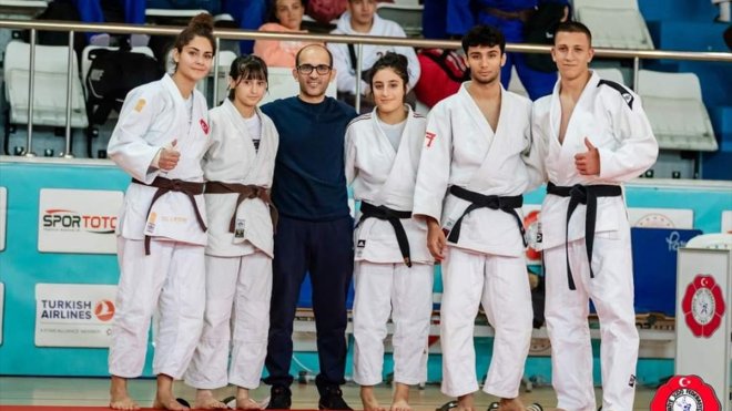 Van Büyükşehir Belediye Spor Kulübü Judo takımı Ümitler 1. Ligi'ne yükseldi