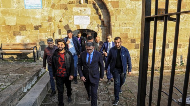 Van'daki tarihi camilerde başlatılan restorasyon çalışmaları devam ediyor