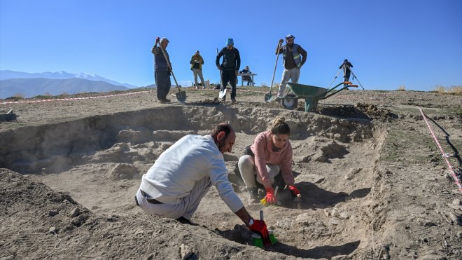 Van'daki İremir Höyüğü'nde Demir Çağı izleri araştırılıyor