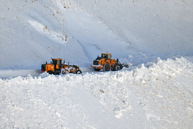 Kar - kalınlığının karla Bahçesaray geçtiği yolunda yarım metreyi VAN sürüyor mücadele 21