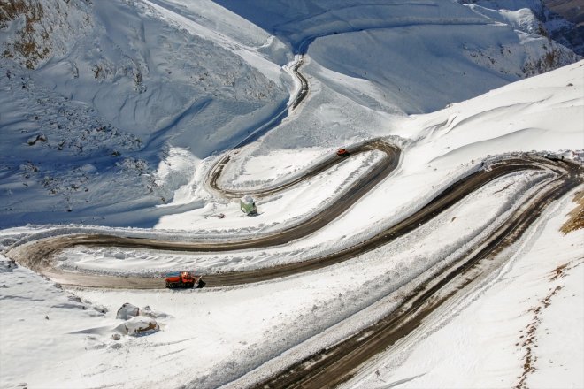 yarım mücadele - geçtiği sürüyor metreyi VAN karla Bahçesaray kalınlığının Kar yolunda 4