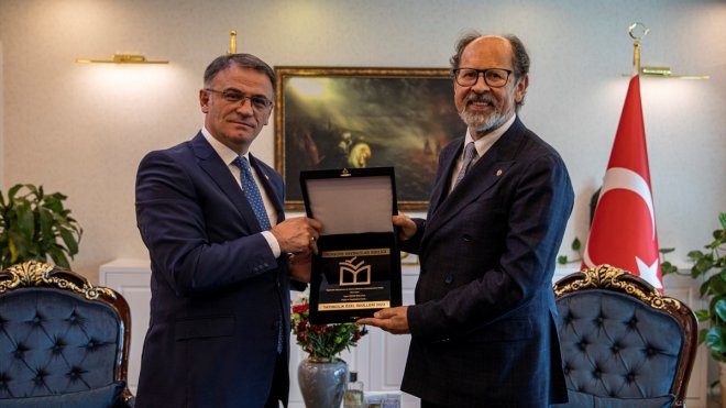 Van Valisi Balcı'ya "Yayıncılık Özel Ödülü" verildi