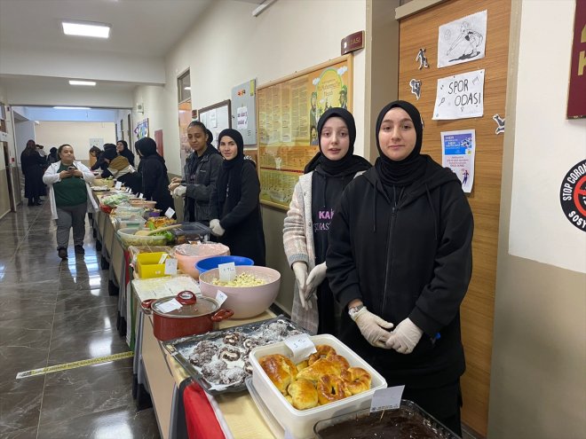 Ağrı'da öğrenciler Gazze'ye destek kermesi düzenledi