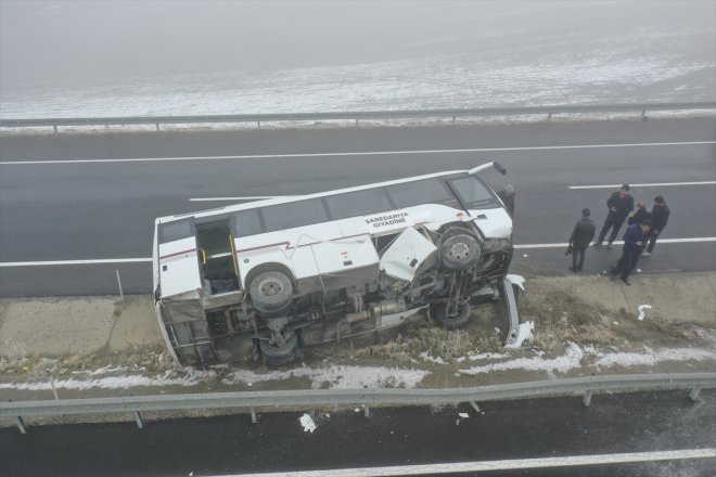 aracın trafik (DRON) 19 7 yaralandı AĞRI kişi karıştığı zincirleme kazasında - 2