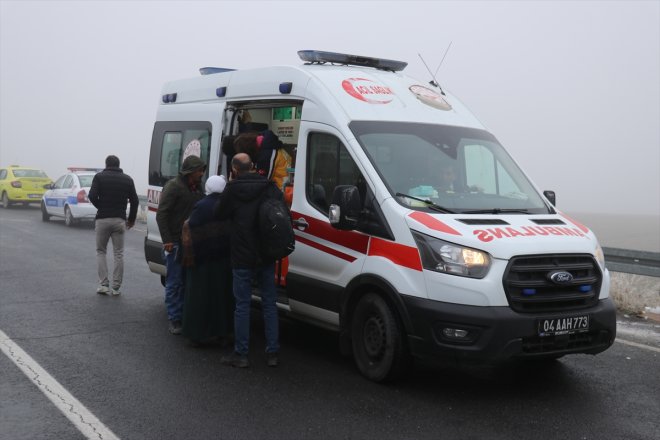 (DRON) 19 yaralandı AĞRI zincirleme kazasında aracın kişi trafik - karıştığı 7 9