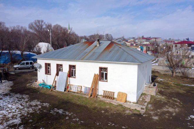 İstanbul'daki öğretmen ve öğrenciler Ağrı'da köy okulunu hediyelerle donattı