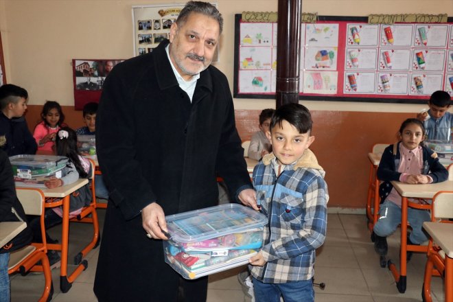 donattı hediyelerle - öğretmen İstanbul