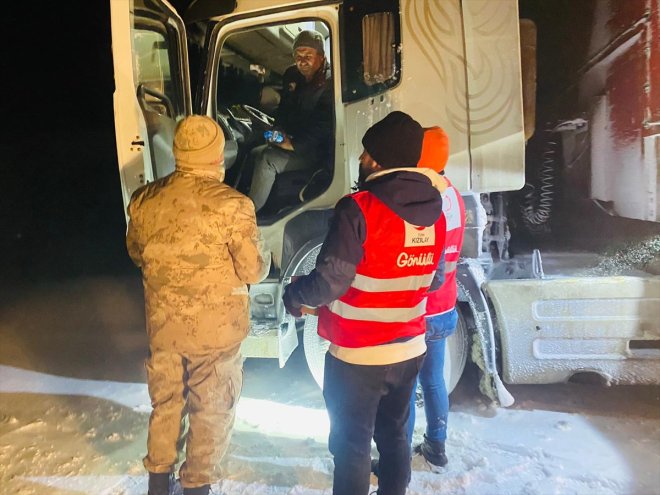 sürücülere bulundu AĞRI - Türk ikramda kalan Tendürek Geçidi