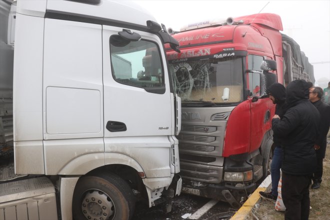 trafik kaldı AĞRI - yolu Zincirleme Ağrı-Van kapalı saat kazası nedeniyle 1 ulaşıma kara 3