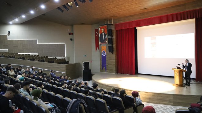 Ardahan'da 'Malazgirt Savaş Alanı Arkeolojisi' konferansı düzenlendi
