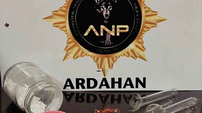 Ardahan'da uyuşturucu ve silah kaçakçılığı operasyonunda 3 şüpheli yakalandı