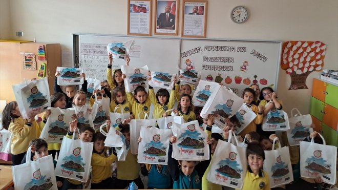 Ardahan ile Amasya'daki öğrenciler birbirlerine memleketlerinin yöresel ürünlerini gönderdi