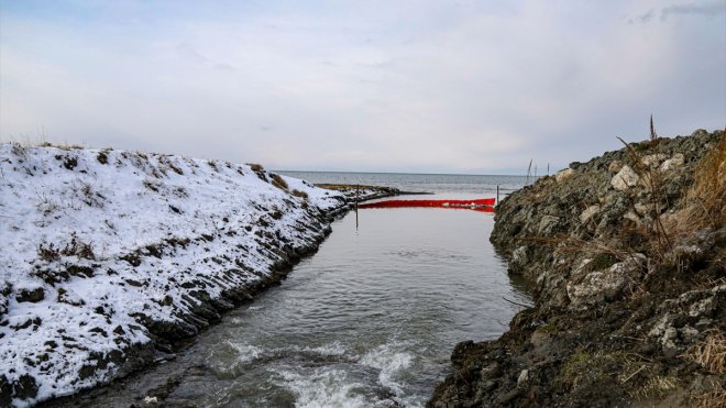 'Atık tutucu sistem' ile çöplerin Van Gölü'ne ulaşması engelleniyor