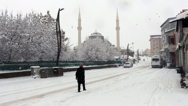 Bingöl'de kar nedeniyle 10 köy yolu ulaşıma kapandı