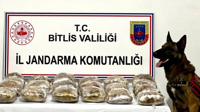 Bitlis'te 2 araçta 20 kilo 250 gram esrar ele geçirildi