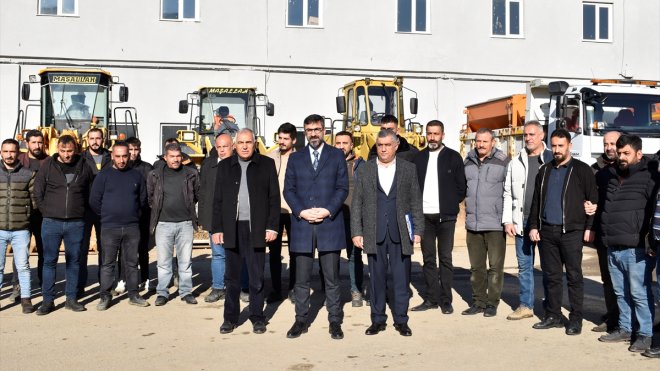 Bitlis Belediyesi karla mücadelede kullanılan araçların bakımını tamamladı