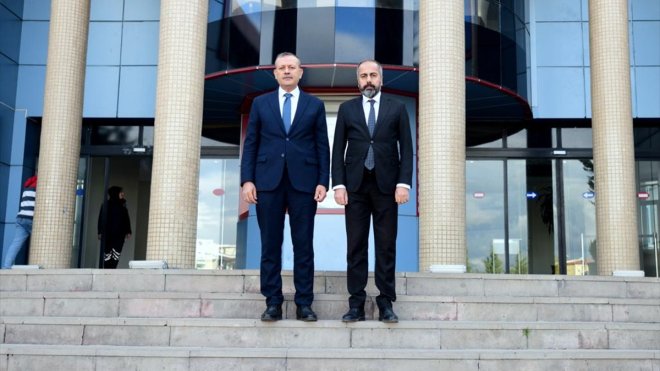 Bitlis Eren Üniversitesi Rektörü Elmastaş