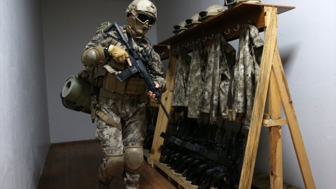 Bitlis'te özel harekat polislerine zorlu operasyonlar için sıkı eğitim veriliyor