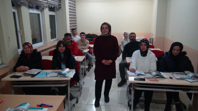 Tatvan'da açılan Kürtçe dil kursu ilgi görüyor