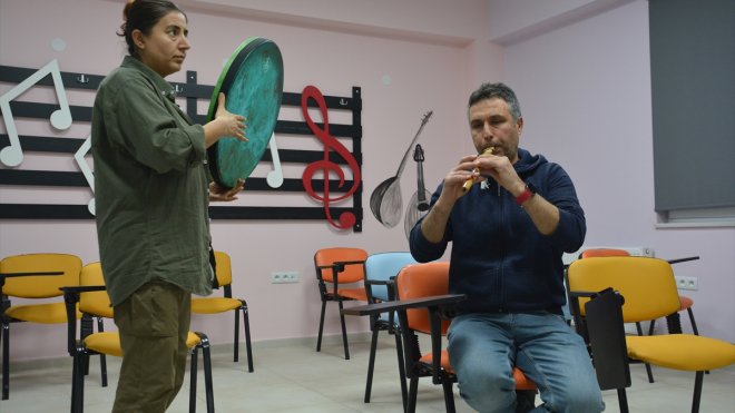 Tatvan'da gençler belediye konservatuarında sanat öğreniyor