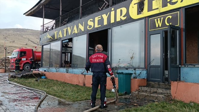 Bitlis'te yangın çıkan kafe kullanılamaz hale geldi