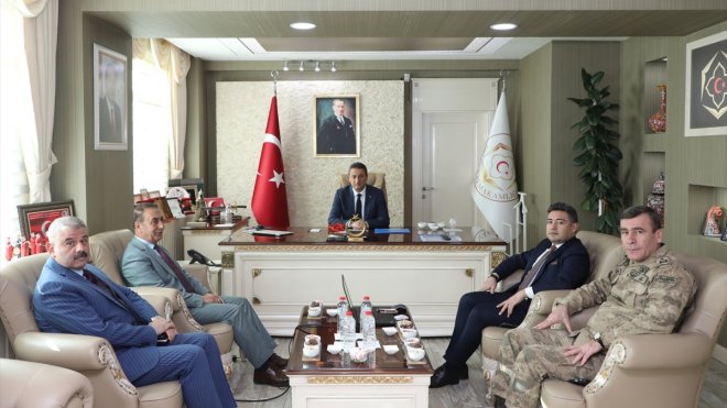 Bitlis Valisi Karaömeroğlu, Hizan ilçesini ziyaret etti1