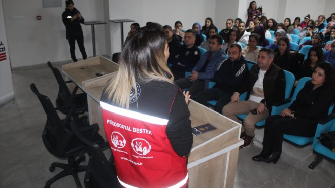 Çemişgezek'te üniversite öğrencilerine KADES uygulaması anlatıldı