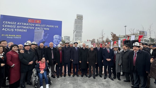 ELAZIĞ - Cengiz Aytmatov Millet Parkı ve Cengiz Aytmatov Anıtı açıldı1