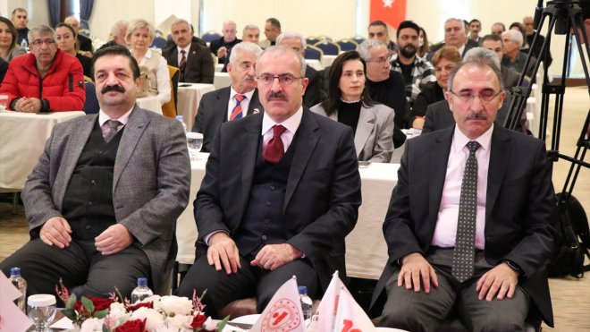 Elazığ'da 'Cumhuriyet'in 100. Yılında Sivil Toplum Buluşmaları Çalıştayı' yapıldı