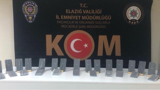 Elazığ'da 27 kaçak cep telefonu ele geçirildi