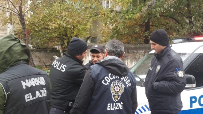 Elazığ'da polis okul çevrelerinde denetim yaptı
