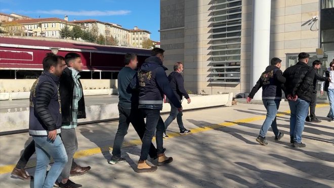 Elazığ’da otogarda 2 yolcunun yaralandığı silahlı kavgaya ilişkin 3 şüpheli yakalandı