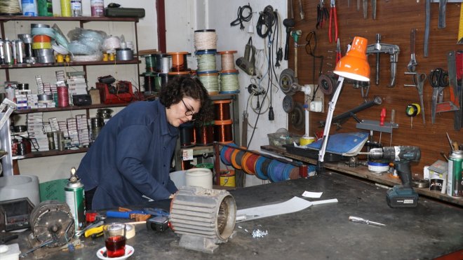 Erzincan'da kadın bobinaj ustası 10 yıldır dede mesleğini sürdürüyor