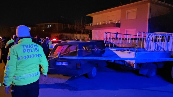 ERZİNCAN - Kamyonete çarpan otomobildeki sürücü öldü1